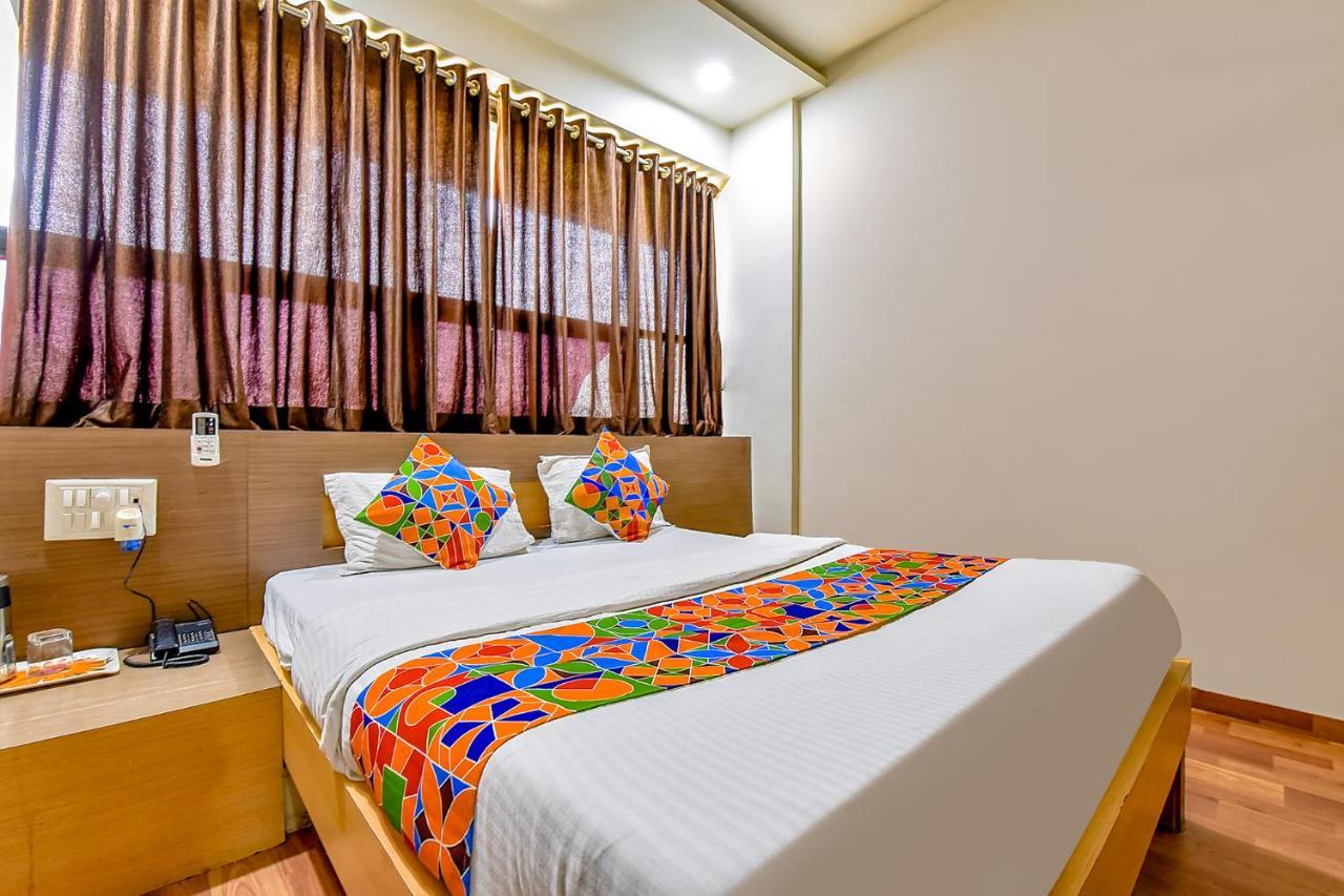 Fabexpress Relax Inn - Prahlad Nagar Sarkhej Exteriör bild