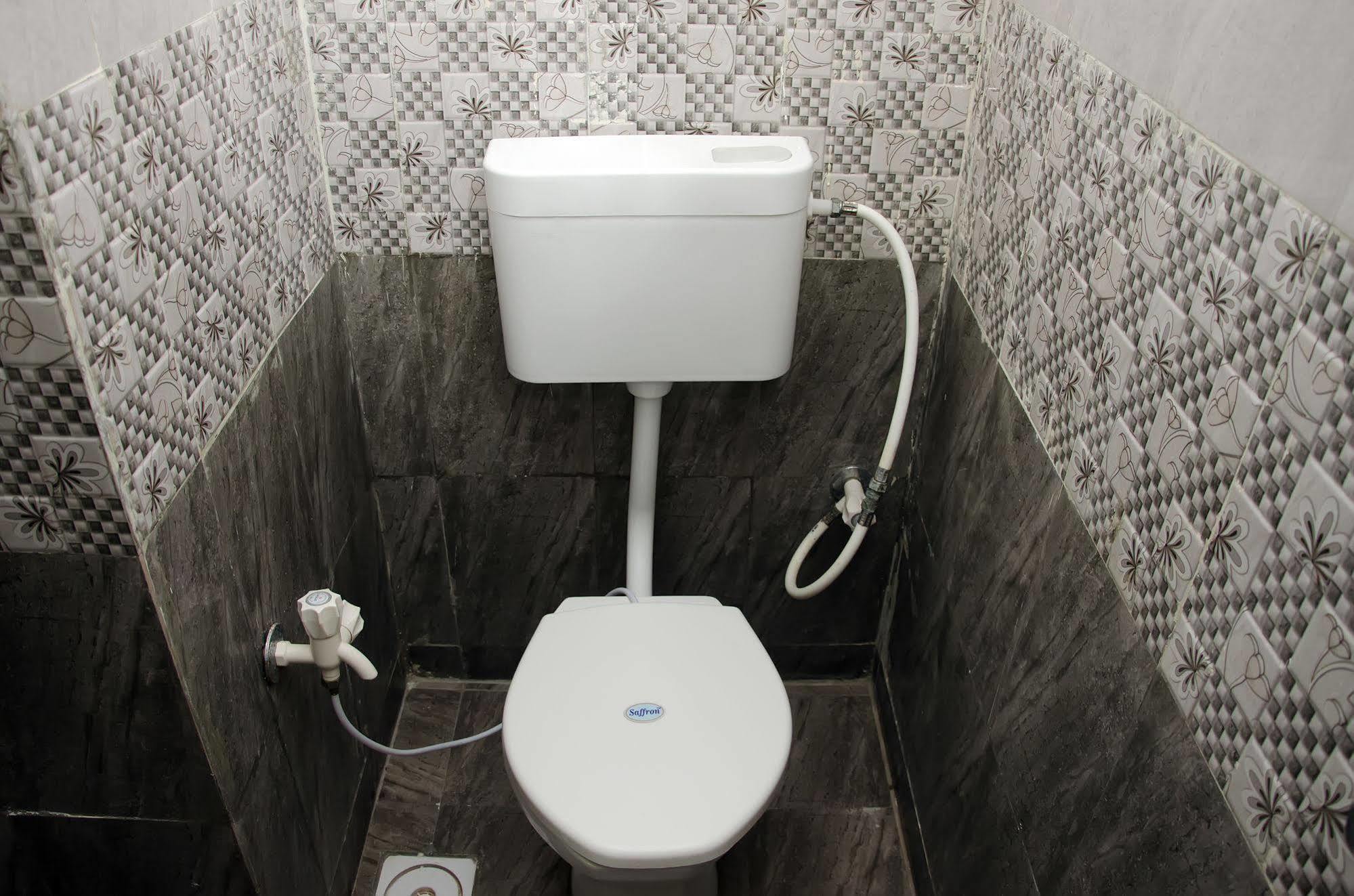 Fabexpress Relax Inn - Prahlad Nagar Sarkhej Exteriör bild