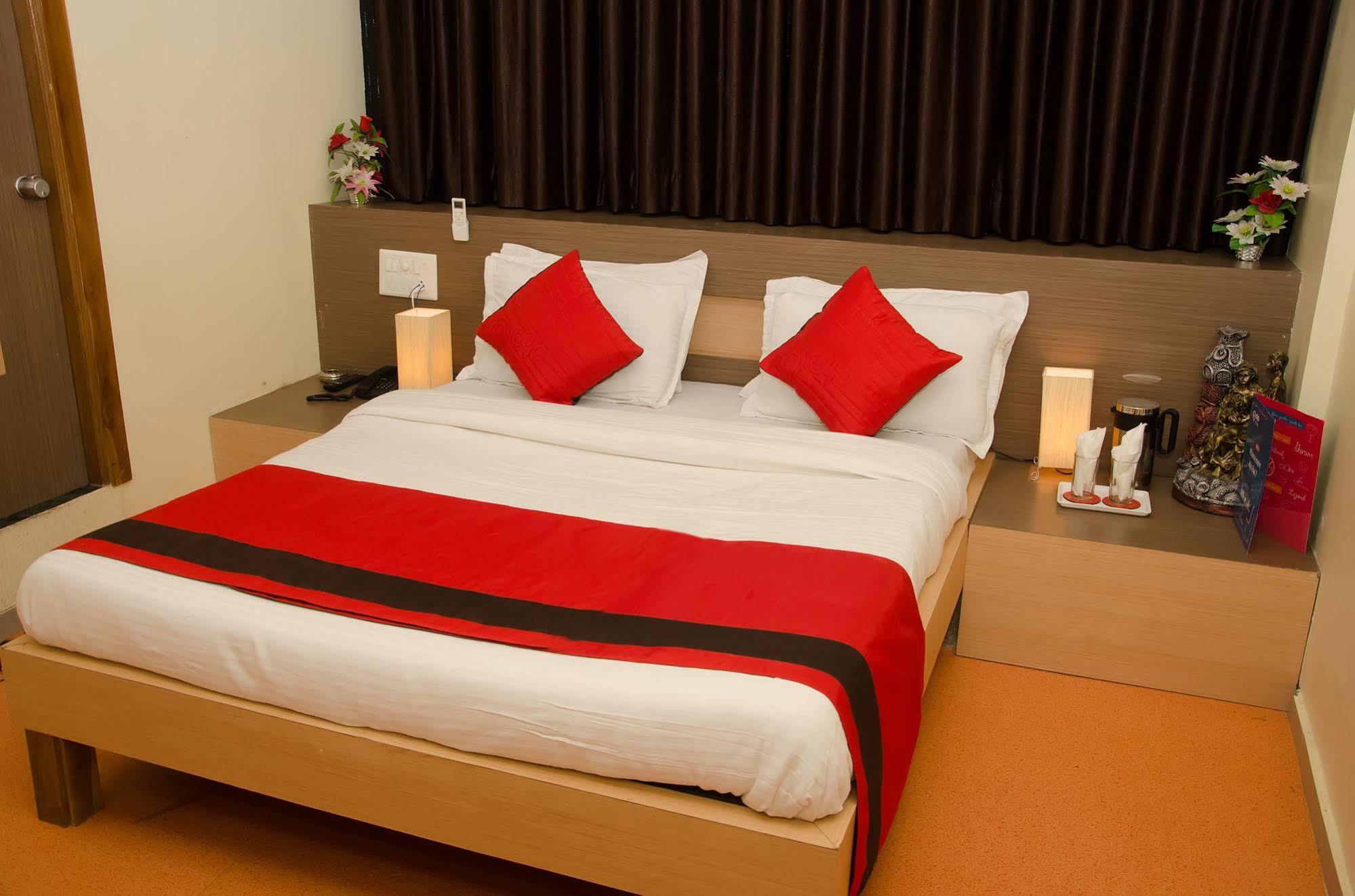 Fabexpress Relax Inn - Prahlad Nagar Sarkhej Exteriör bild